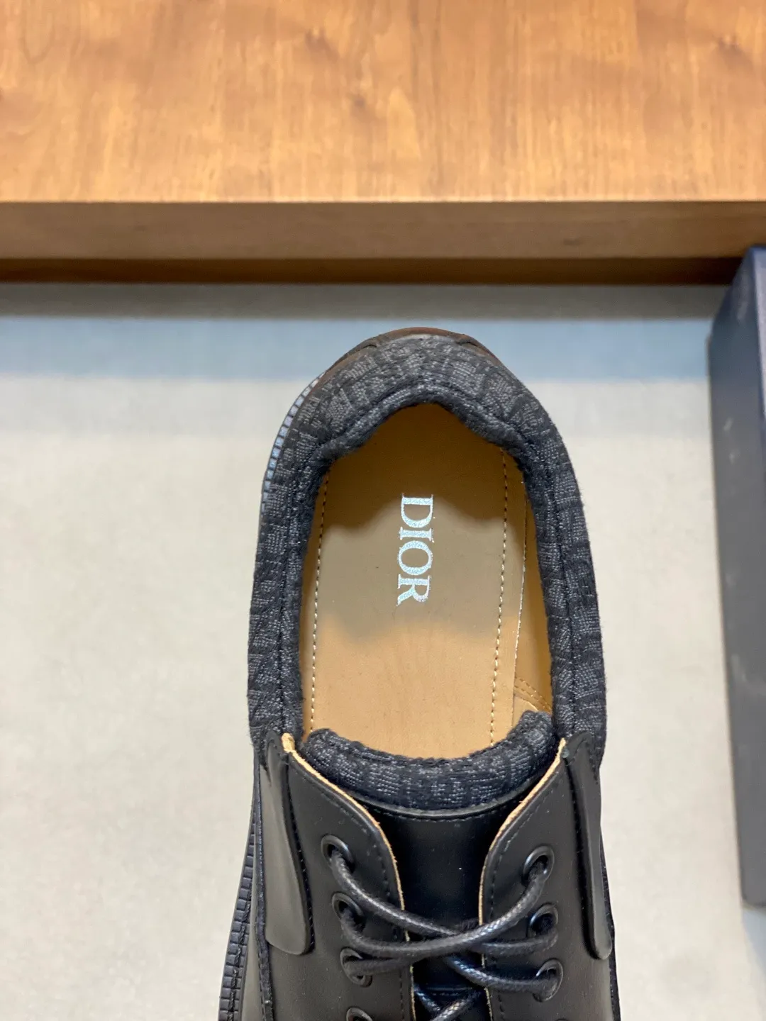 [DIOR] Top P: 820💰 Size: 39-44 (38.45. Can be customized) 2025ss Dior Dio* - Autumn and winter luxury men's moccasin shoes, purely handmade, both inside and outside are imported first-layer cowhide, high-end boutique and exquisite craftsmanship. Original TPU combination outsole. Wear a noble gentleman's taste. The best last type has been carefully debugged. Comfortable.